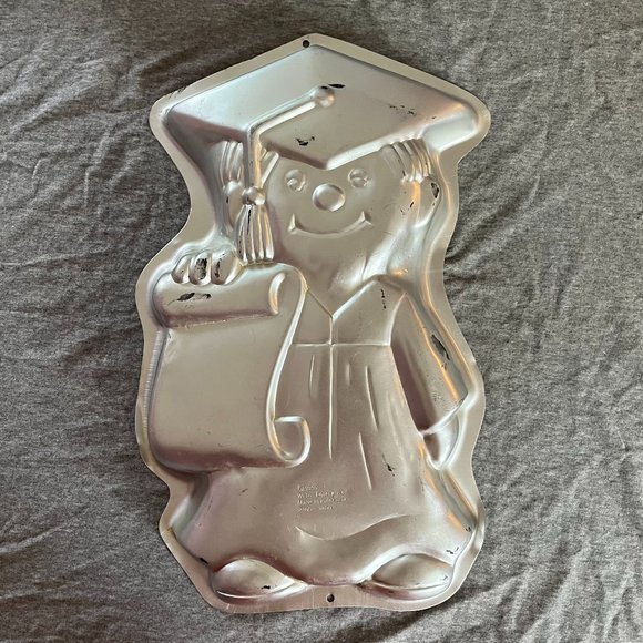 Wilton Proud Graduate Cake Pan 1995 2105-1800 - Picture 1 of 3